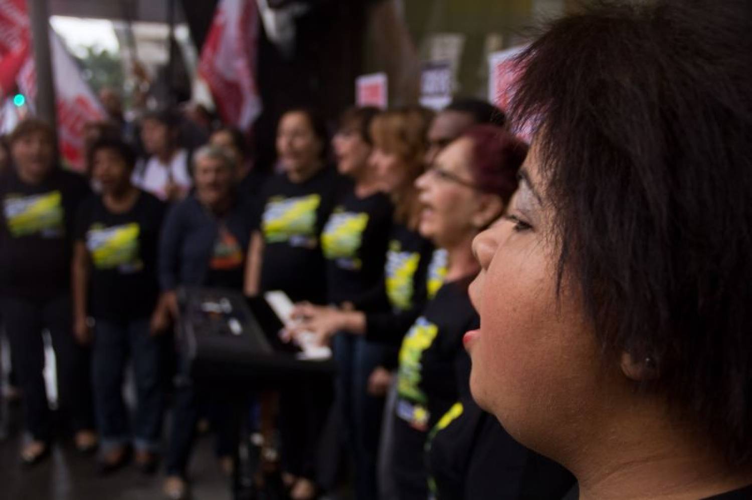 Coral participa de manifestação durante a greve