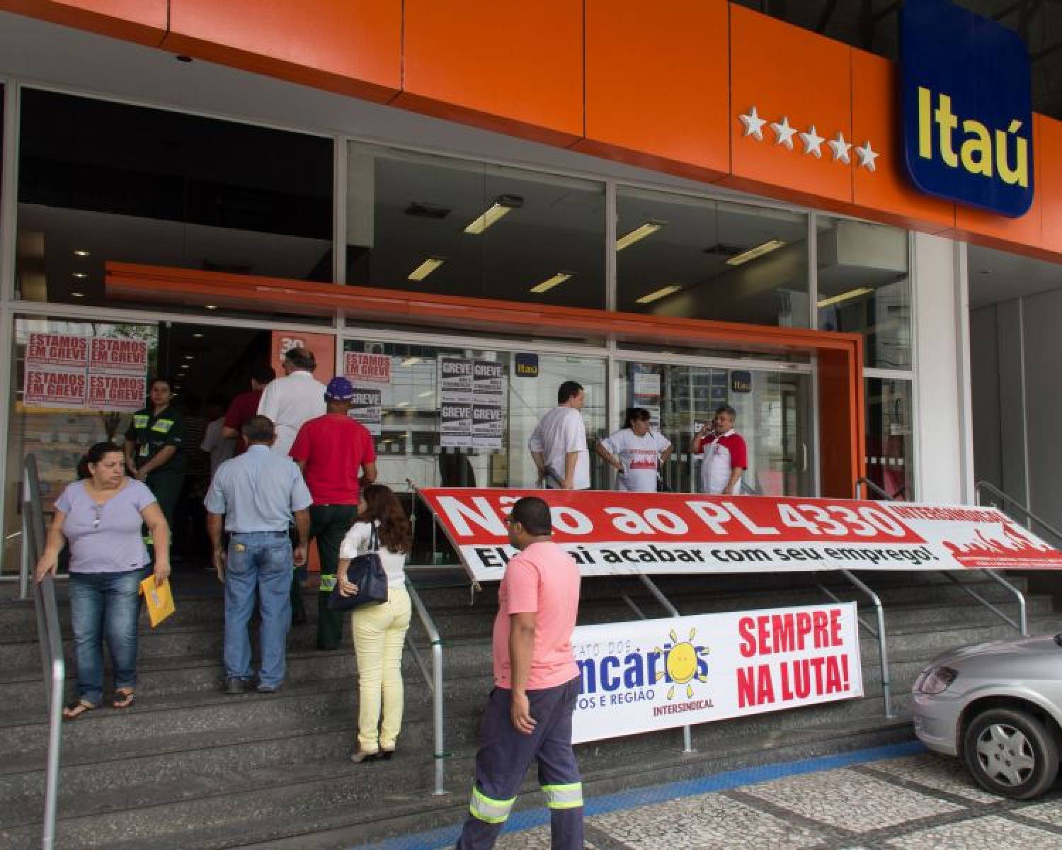 Lucro do Itaú cresce 29% e sobe para R$ 20,242 bilhões em 2014   