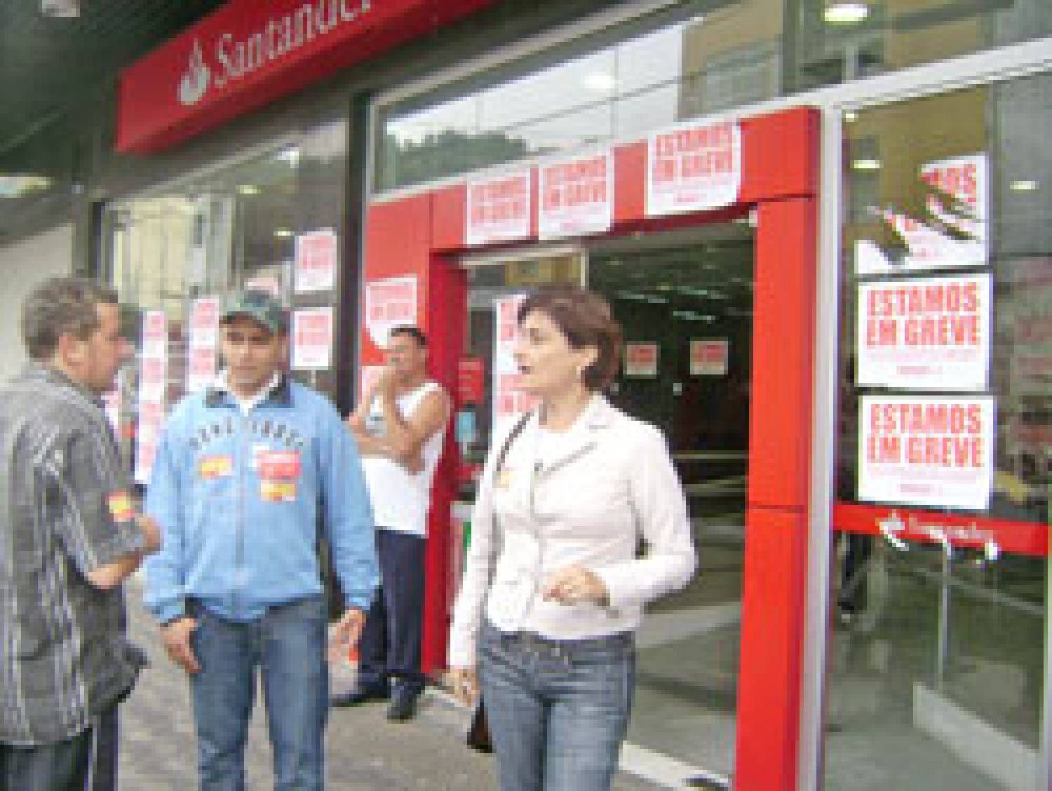 Greve continua nesta quarta, 07 - Greve na baixada segue forte