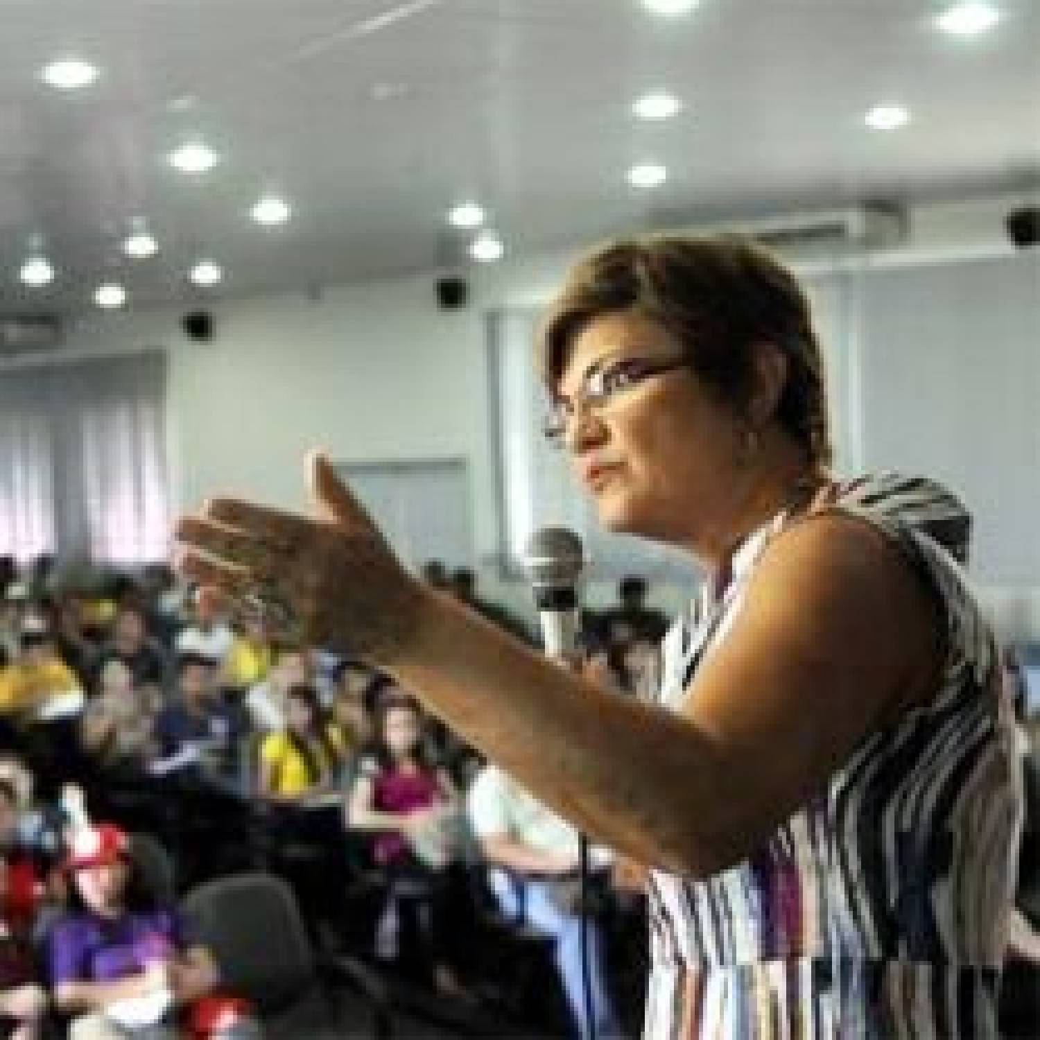 "Agrotóxico vai contaminar a água", afirma pesquisadora Raquel Rigotto