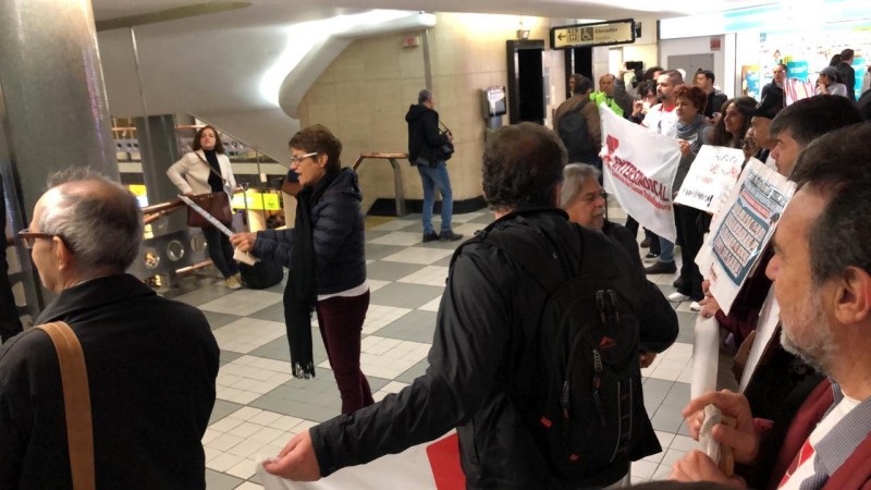 Intersindical pressiona deputados no Aeroporto em defesa da aposentadoria