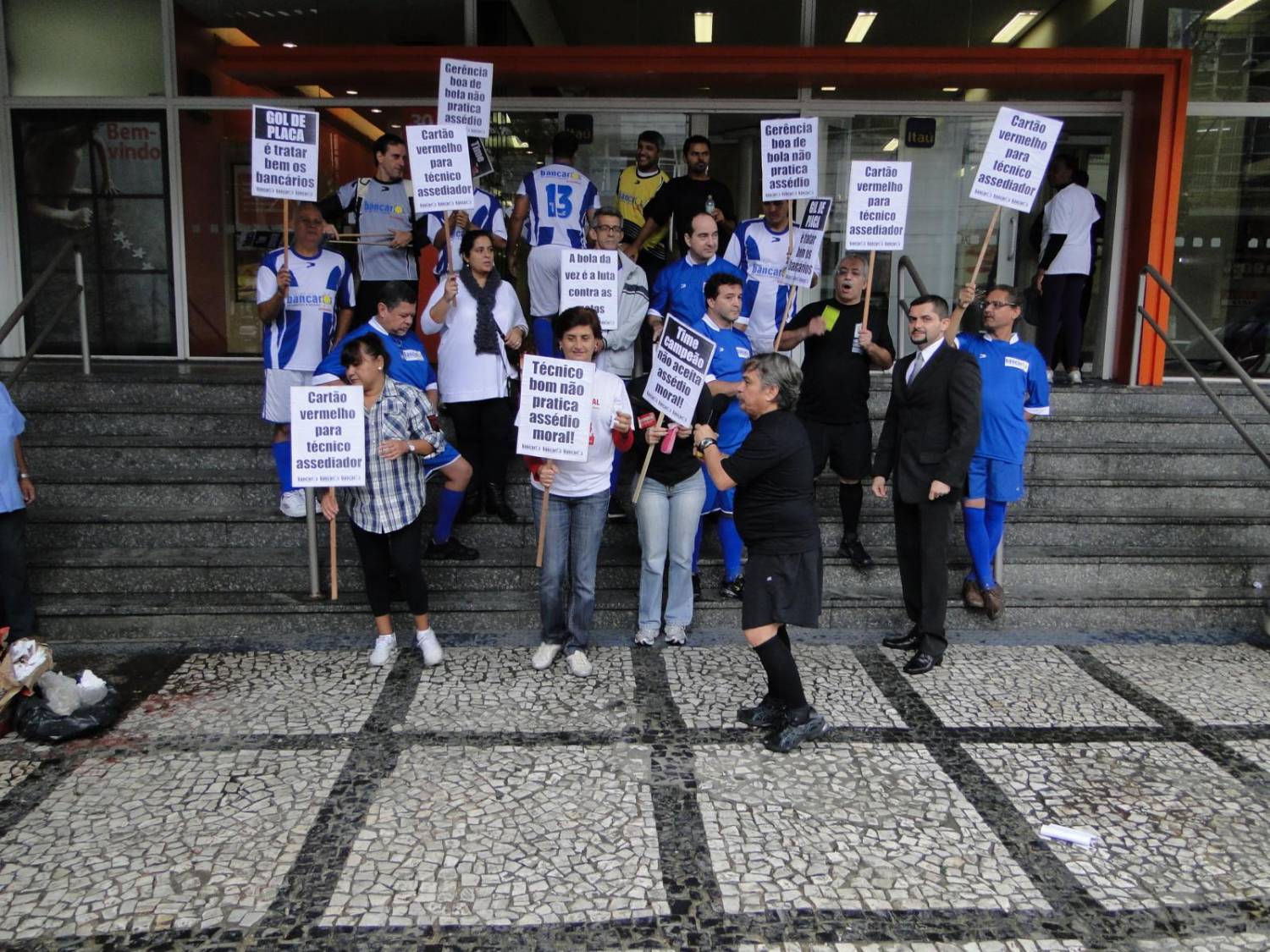 São 84 anos de história e lutas em defesa dos bancários e bancárias São 84 anos de história e lutas em defesa dos bancários e bancárias