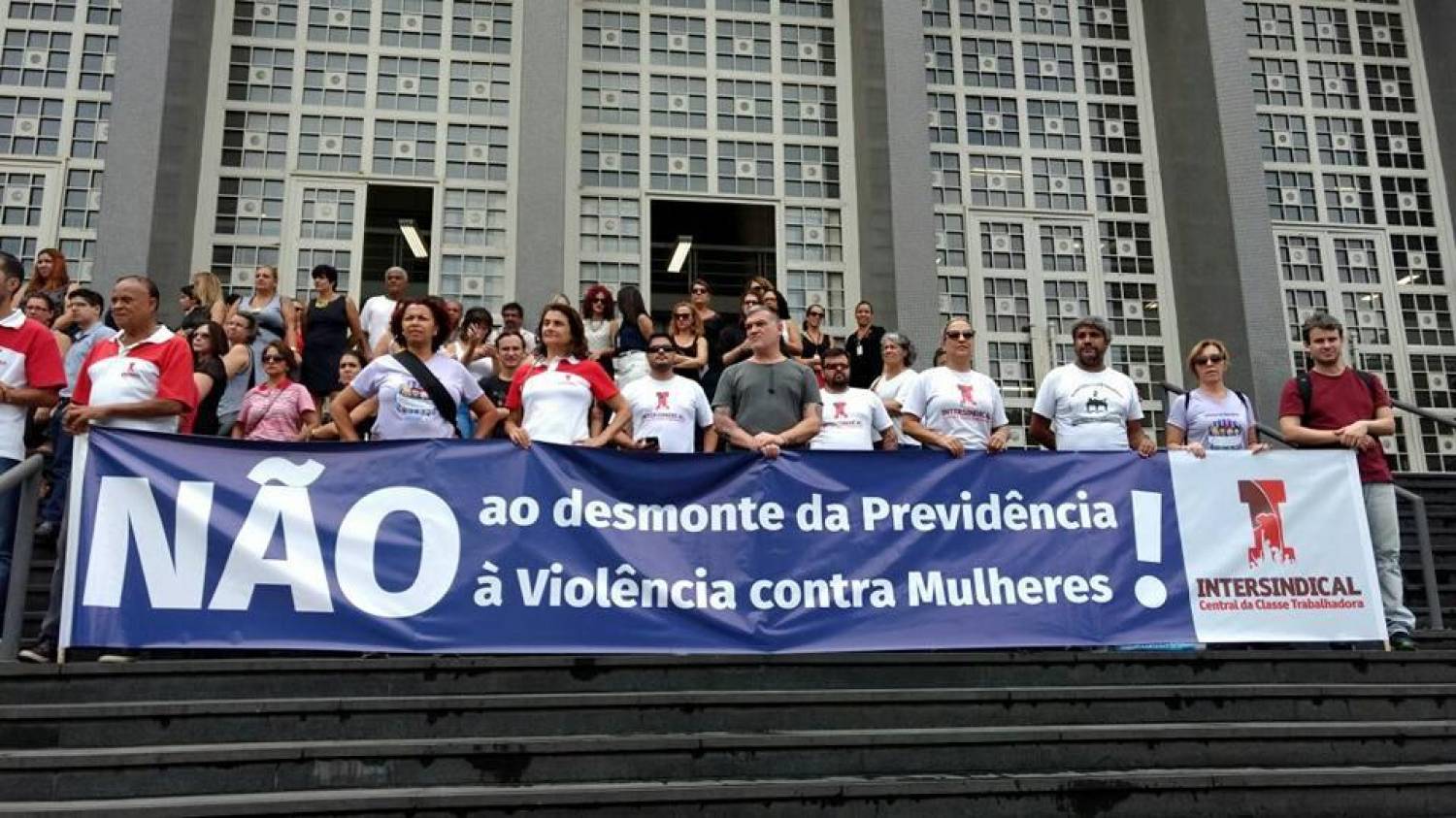 Justiça suspende anúncios do governo sobre reforma da Previdência Justiça suspende anúncios do governo sobre reforma da Previdência
