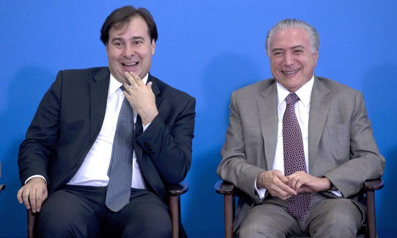 Quadrilha de Temer dá mais um golpe e passa urgência para reforma trabalhista Quadrilha de Temer dá mais um golpe e passa urgência para reforma trabalhista