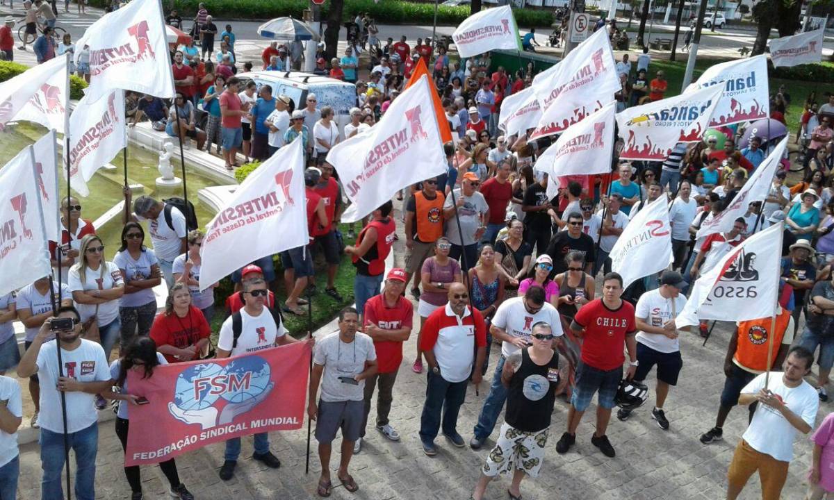 1º de Maio Unitário reúne centenas de pessoas em Santos