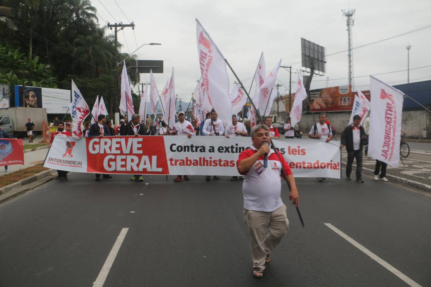 Continuar e Ampliar a Mobilização Contra a Retirada de Direitos! Continuar e Ampliar a Mobilização Contra a Retirada de Direitos!