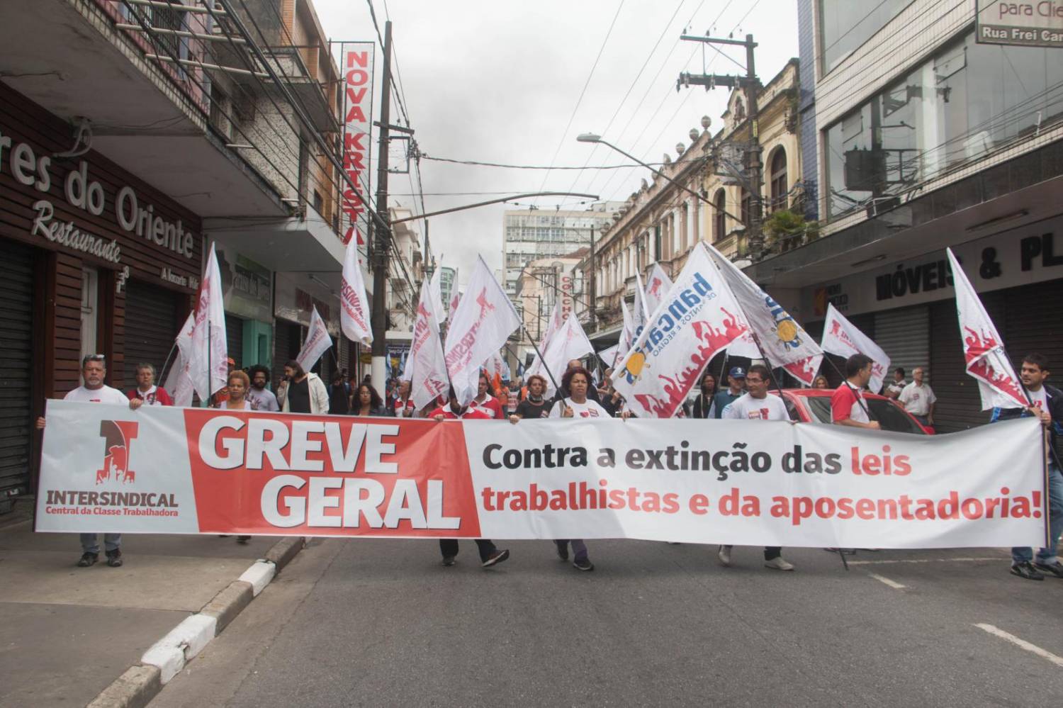 Trabalhadores pressionam e presidente da Caixa recua na retaliação à greve Trabalhadores pressionam e presidente da Caixa recua na retaliação à greve