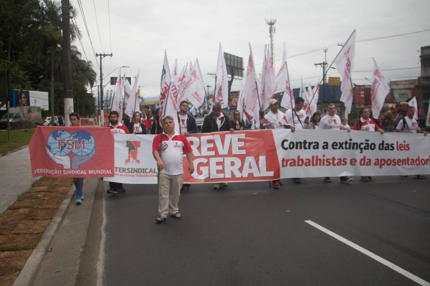 Greve Geral em defesa dos direitos trabalhistas e da aposentadoria Greve Geral em defesa dos direitos trabalhistas e da aposentadoria
