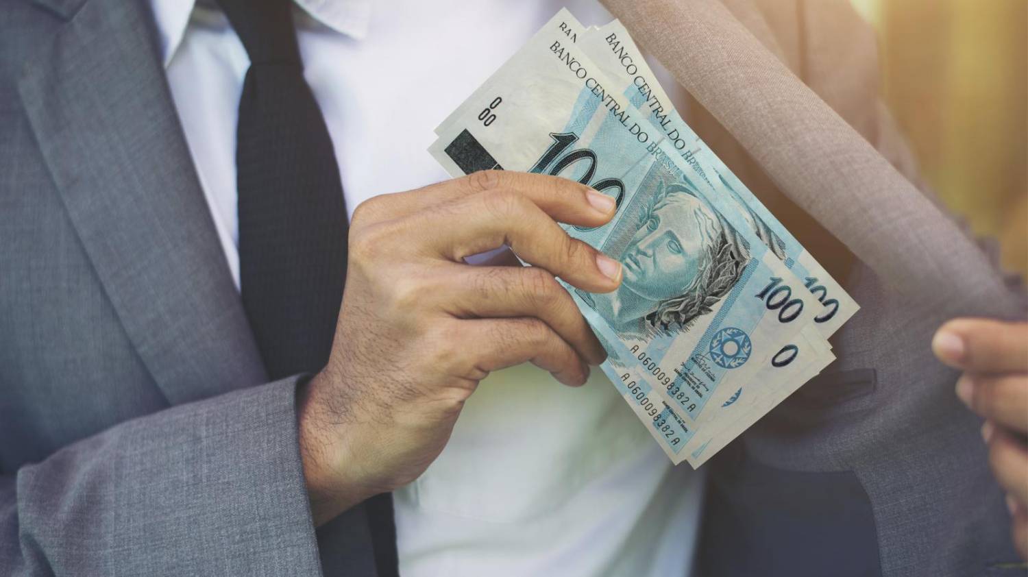 Maiores bancos do país devem mais de R$ 124 bilhões para a União Maiores bancos do país devem mais de R$ 124 bilhões para a União