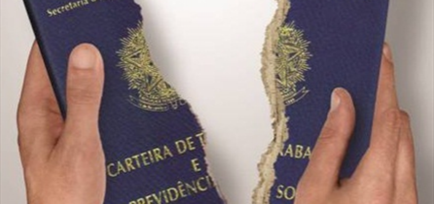 Senado afronta o povo brasileiro e vota fim dos direitos trabalhistas Senado afronta o povo brasileiro e vota fim dos direitos trabalhistas