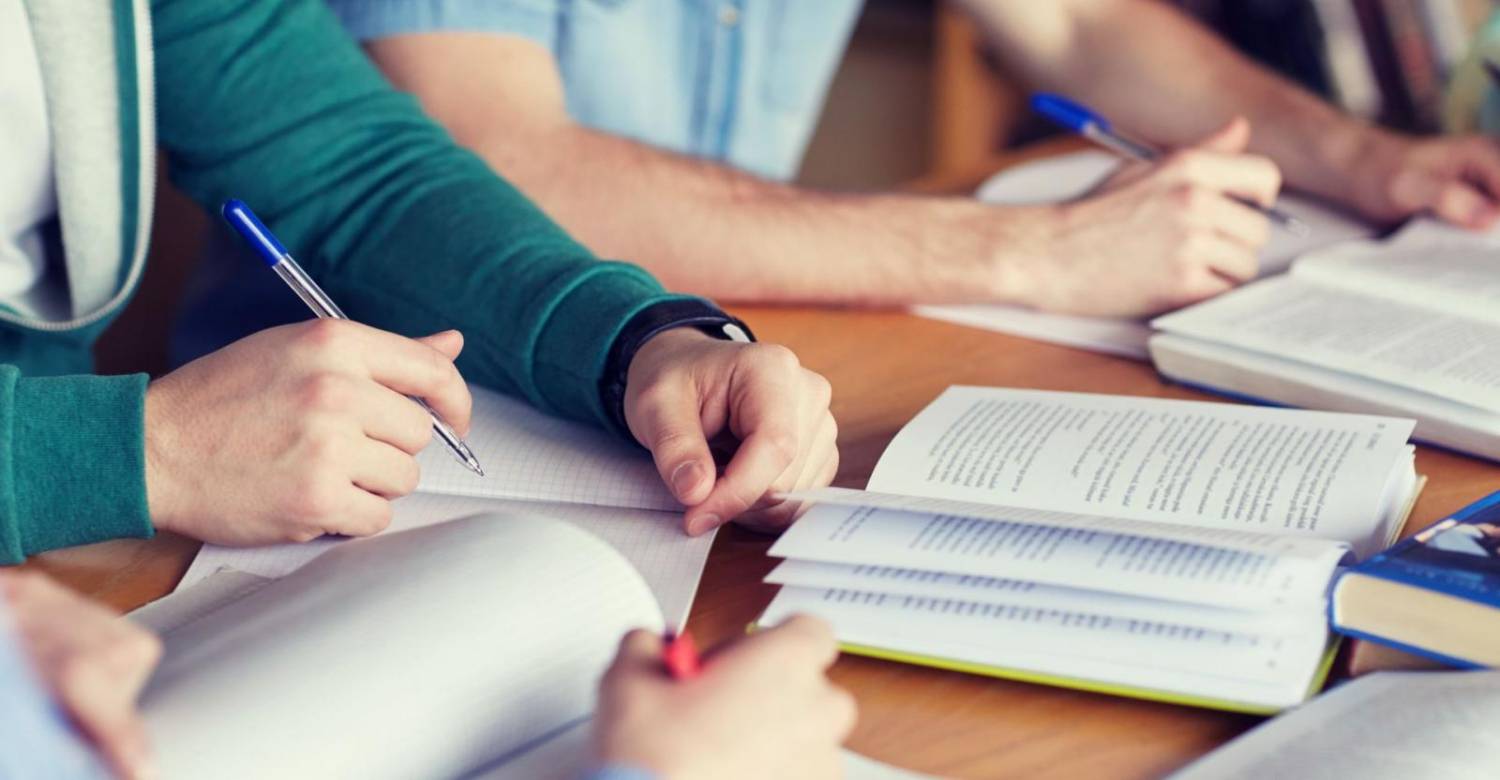 Bancário demitido sem justa causa tem direito a verba de requalificação profissional Bancário demitido sem justa causa tem direito a verba de requalificação profissional