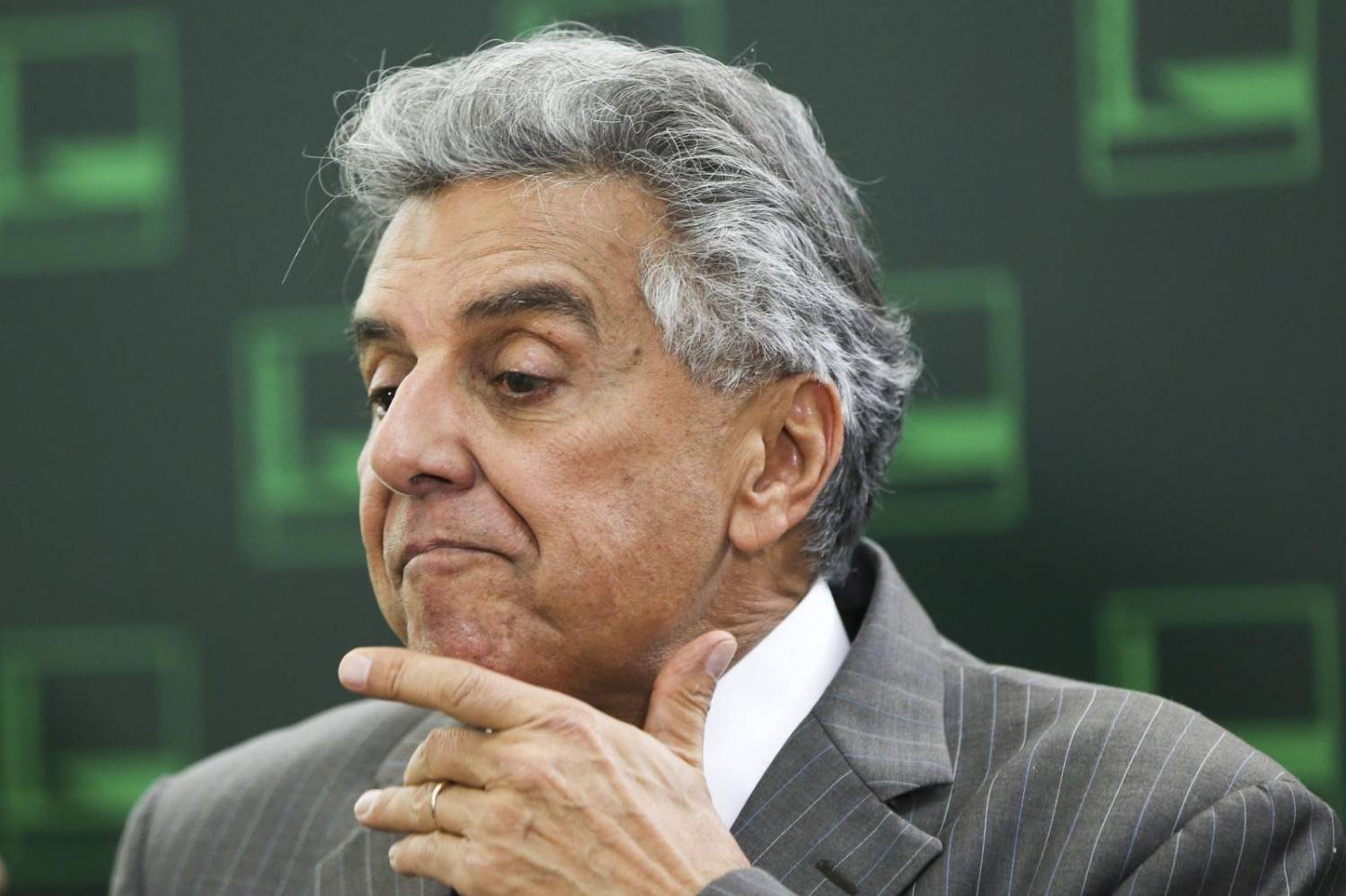 Frente Povo Sem Medo faz manifestação em prédio de deputado traidor Frente Povo Sem Medo faz manifestação em prédio de deputado traidor