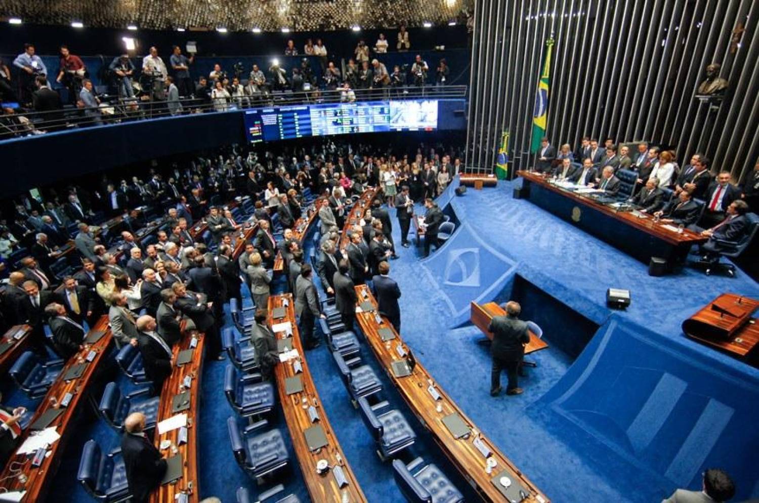 Projeto de Lei para demitir servidor público está em pauta no Senado Projeto de Lei para demitir servidor público está em pauta no Senado