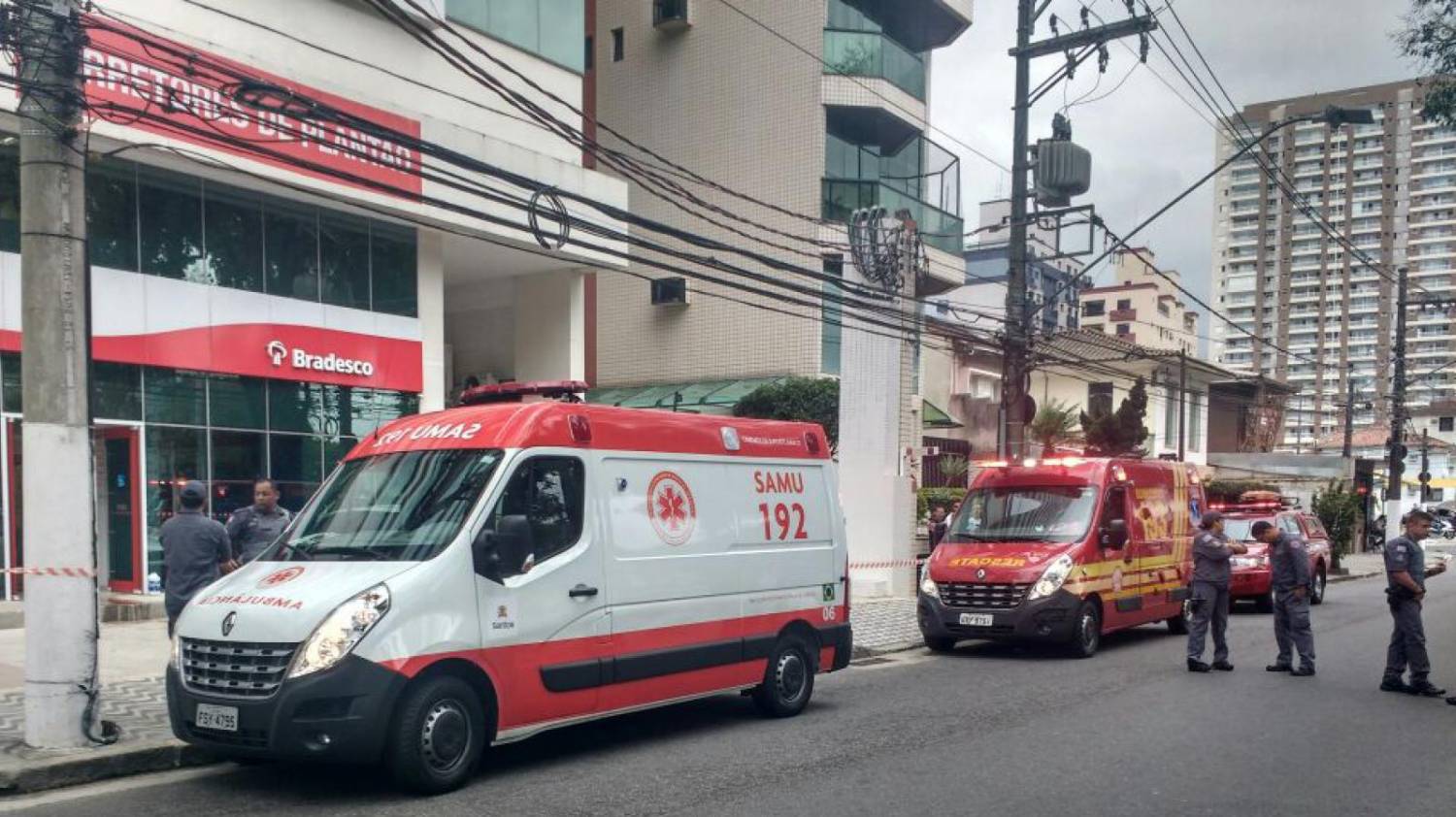 Vigilante tenta suicídio no Bradesco, em Santos/SP