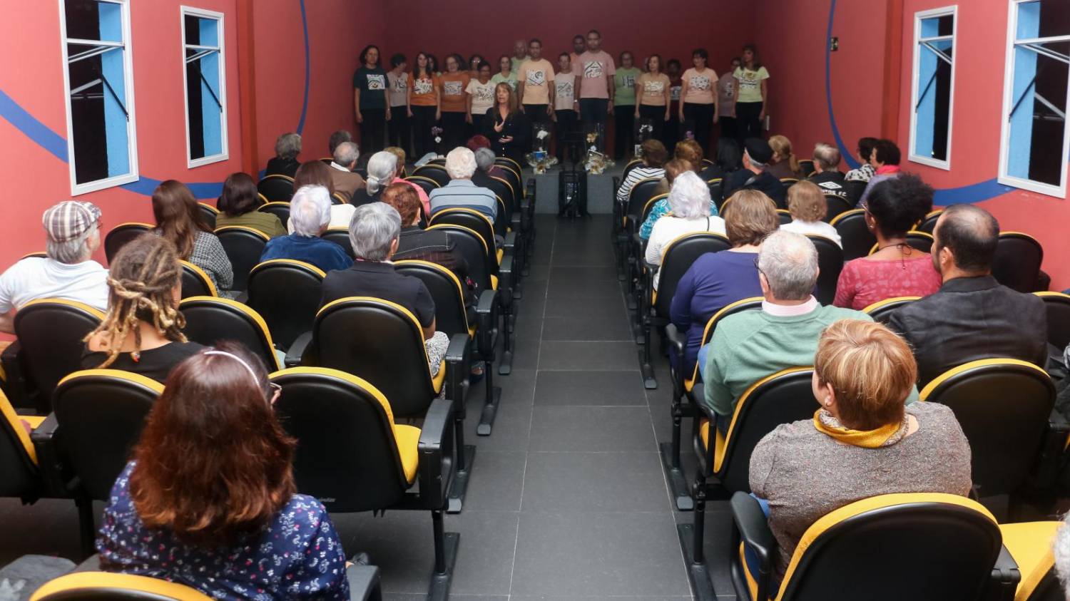 Grupo Vozes canta na abertura do Fórum Social da Baixada Santista, dia 17