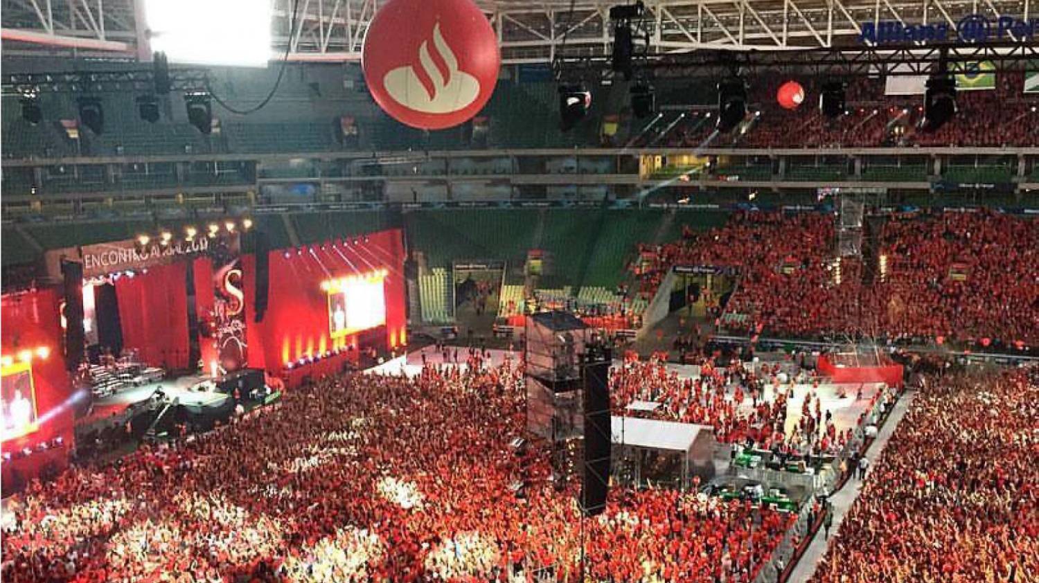 Santander prepara demissões depois de megafesta e aumento do lucro! Santander prepara demissões depois de megafesta e aumento do lucro!