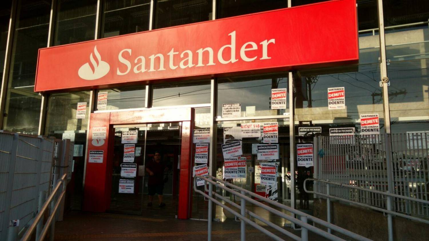 Sindicato apura novas denúncias de assédio no Santander de São Vicente Sindicato apura novas denúncias de assédio no Santander de São Vicente