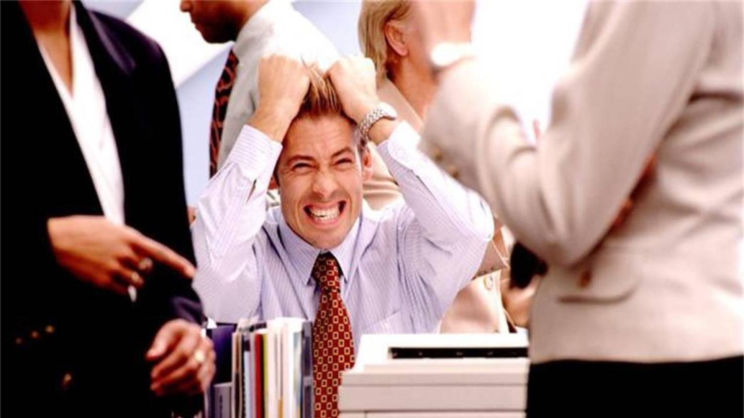 Bradesco condenado a pagar R$ 800 mil por ignorar estresse dos Bancários Bradesco condenado a pagar R$ 800 mil por ignorar estresse dos Bancários