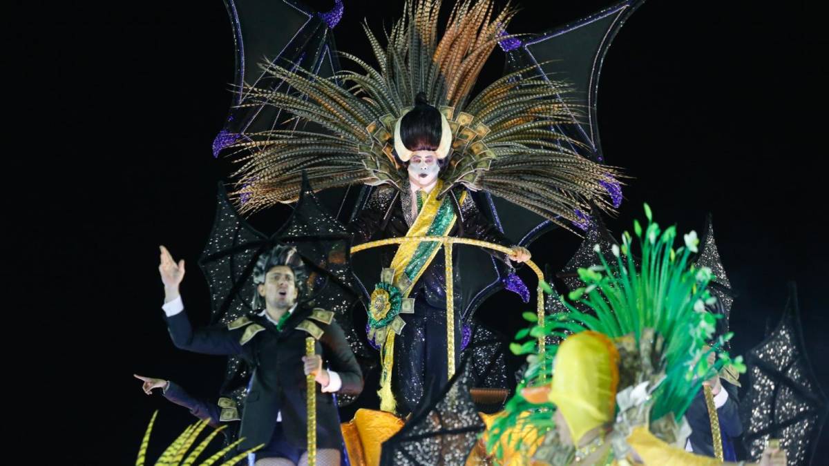 Carnaval, festa popular e palco de manifestações