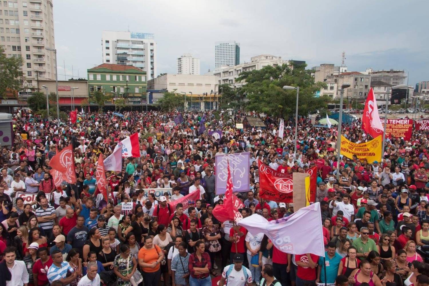 Projeto quer enquadrar movimentos sociais na Lei Antiterrorismo Projeto quer enquadrar movimentos sociais na Lei Antiterrorismo