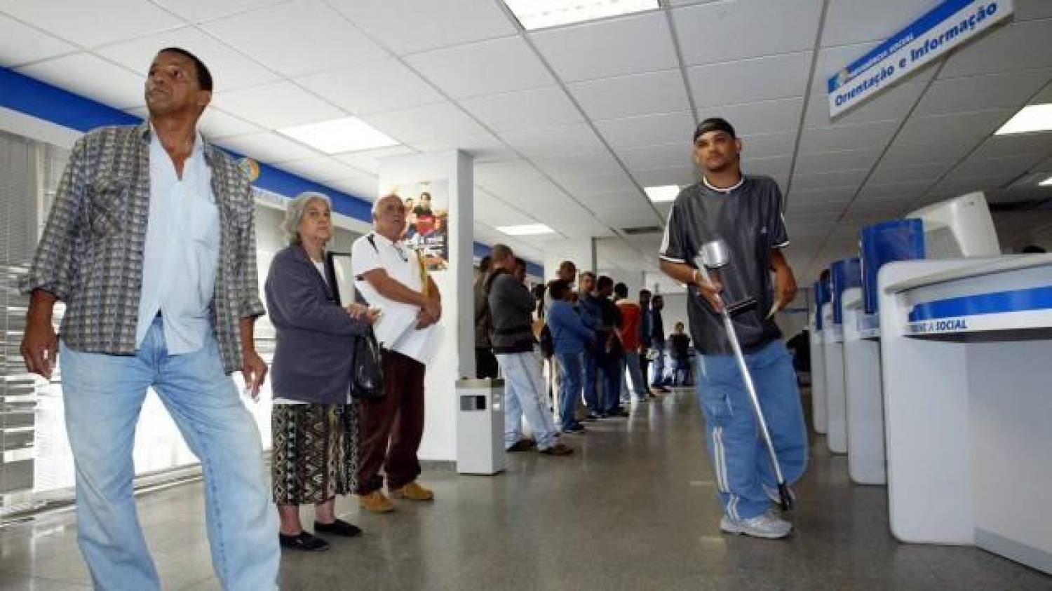 Bancários são afetados pelo cancelamento de benefícios do INSS Bancários são afetados pelo cancelamento de benefícios do INSS