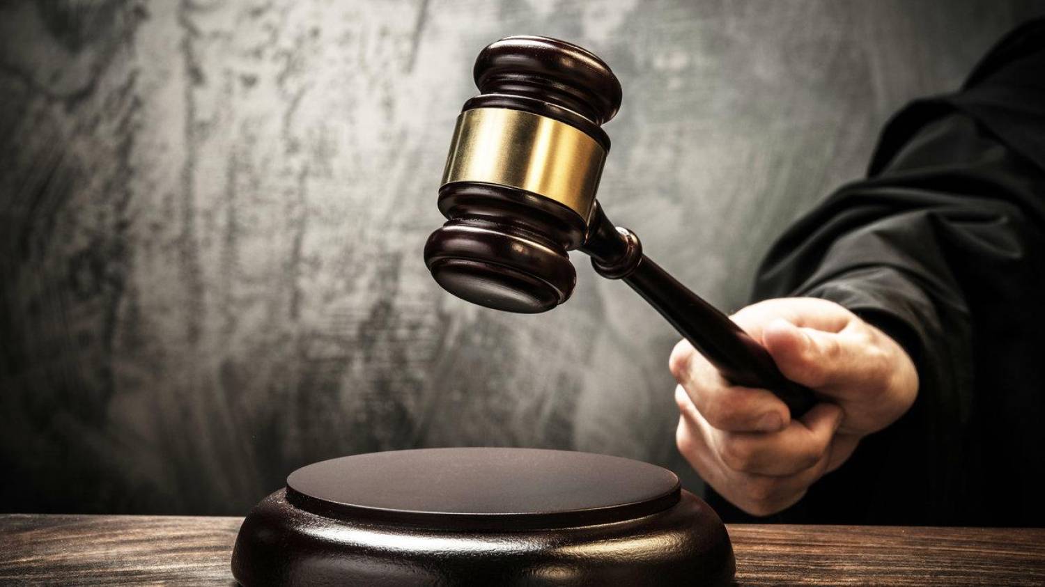 Justiça confirma reintegração de bancária e condena Santander em R$ 25 mil Justiça confirma reintegração de bancária e condena Santander em R$ 25 mil