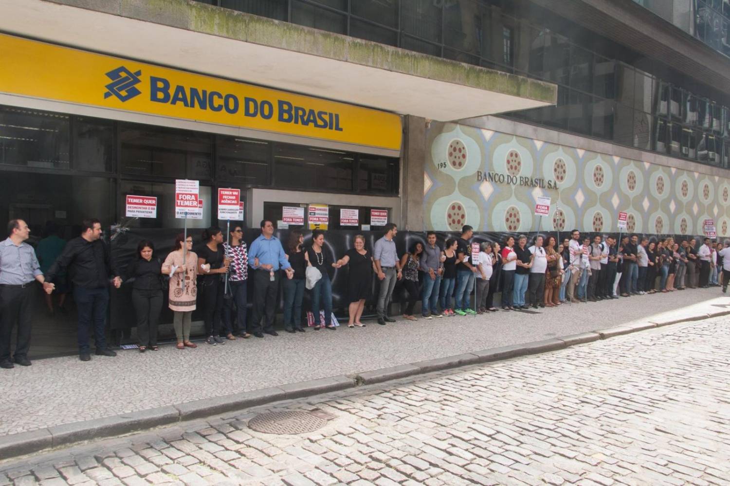 Banco do Brasil começa a terceirizar agências inteiras
