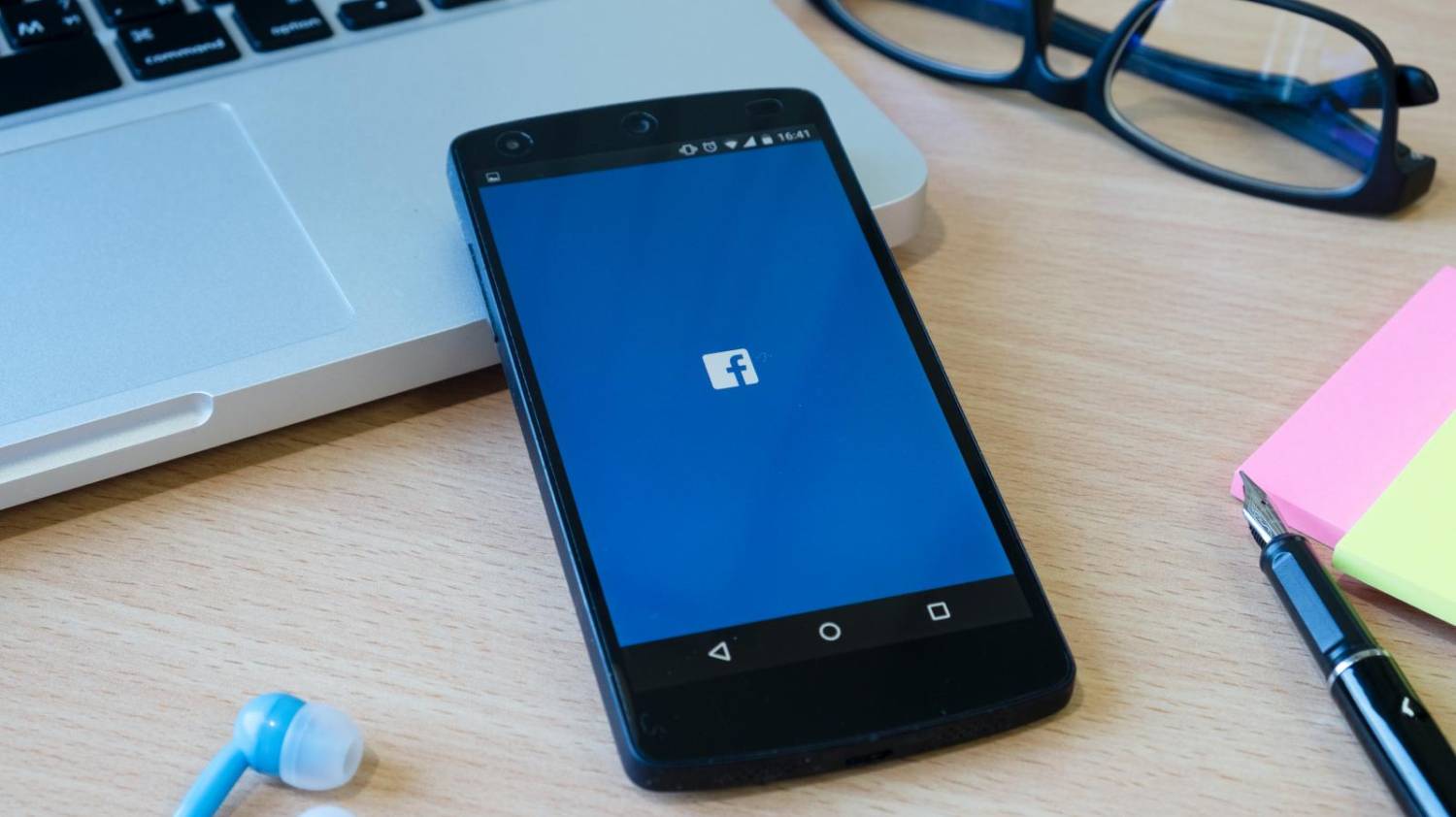 Saiba como não deixar seus dados pessoais vazarem do Facebook