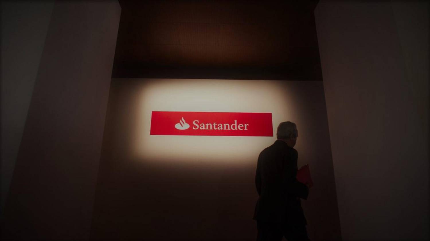 Bancários da central de atendimento cruzam os braços contra demissões Bancários da central de atendimento cruzam os braços contra demissões