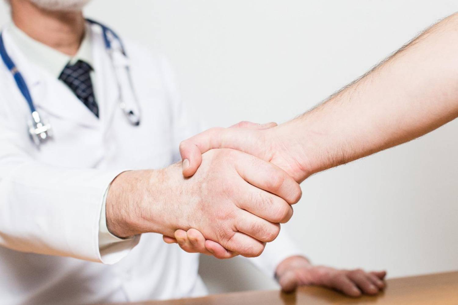 Banco tira plano de saúde de aposentada por invalidez e deverá indenizá-la Banco tira plano de saúde de aposentada por invalidez e deverá indenizá-la