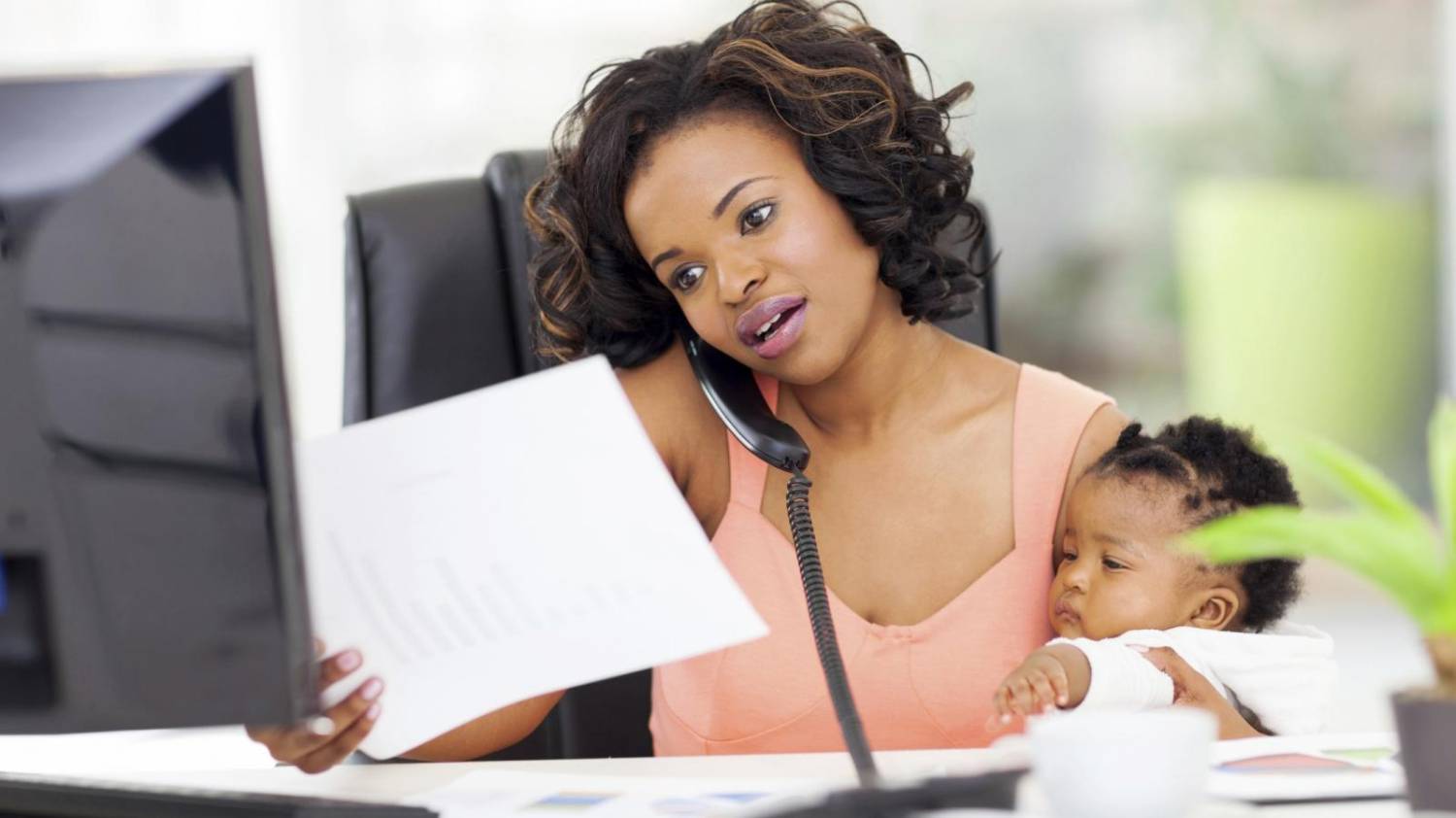 De casa para o trabalho: como a dupla jornada afeta a vida das Mães De casa para o trabalho: como a dupla jornada afeta a vida das Mães