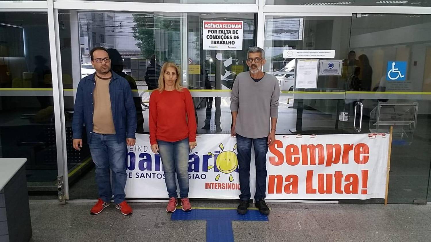 Agência do BB em Santos é fechada por falta de condições de trabalho Agência do BB em Santos é fechada por falta de condições de trabalho