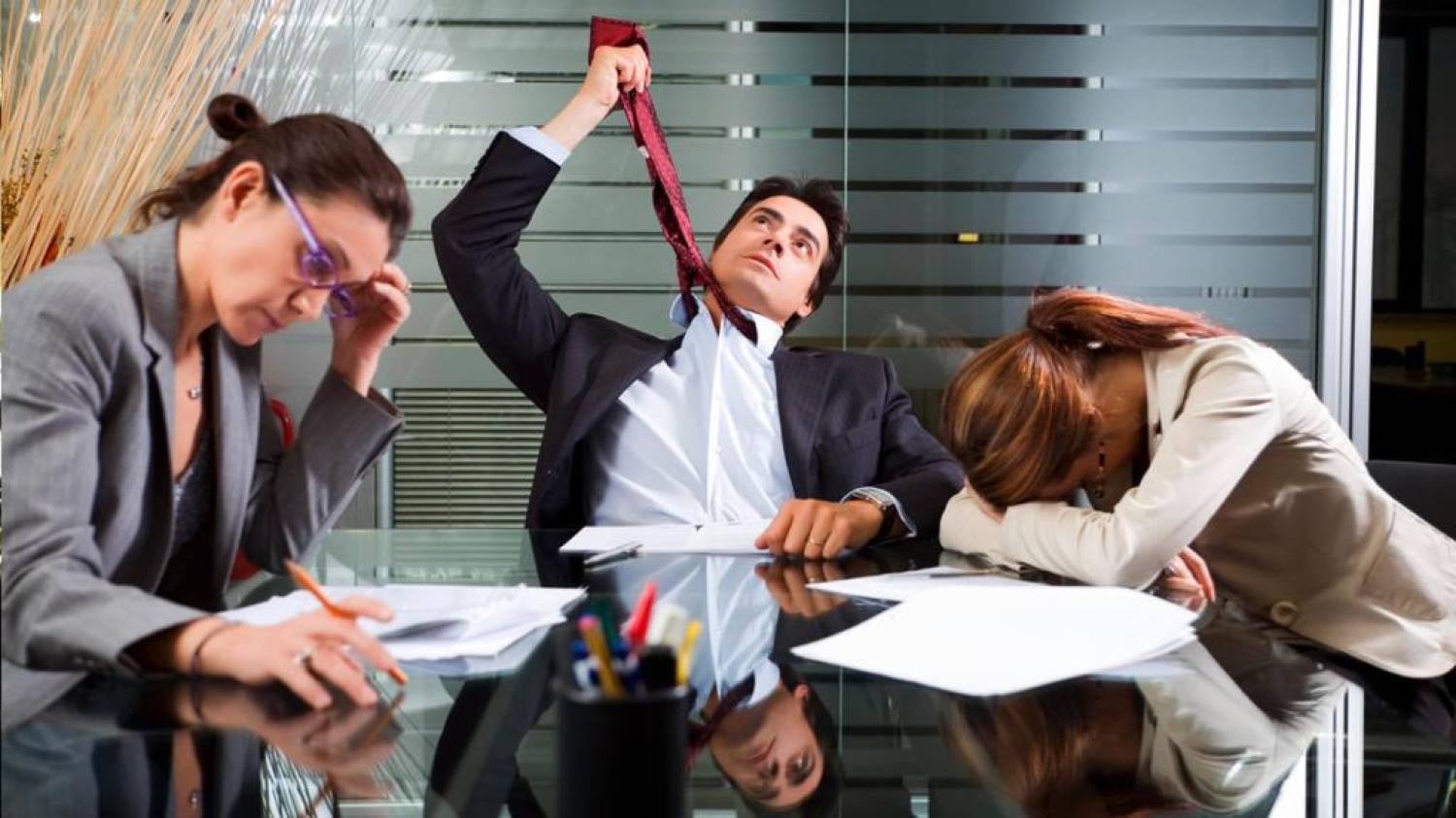 Santander: Controle Abusivo e Desrespeitoso contra os Bancários Santander: Controle Abusivo e Desrespeitoso contra os Bancários