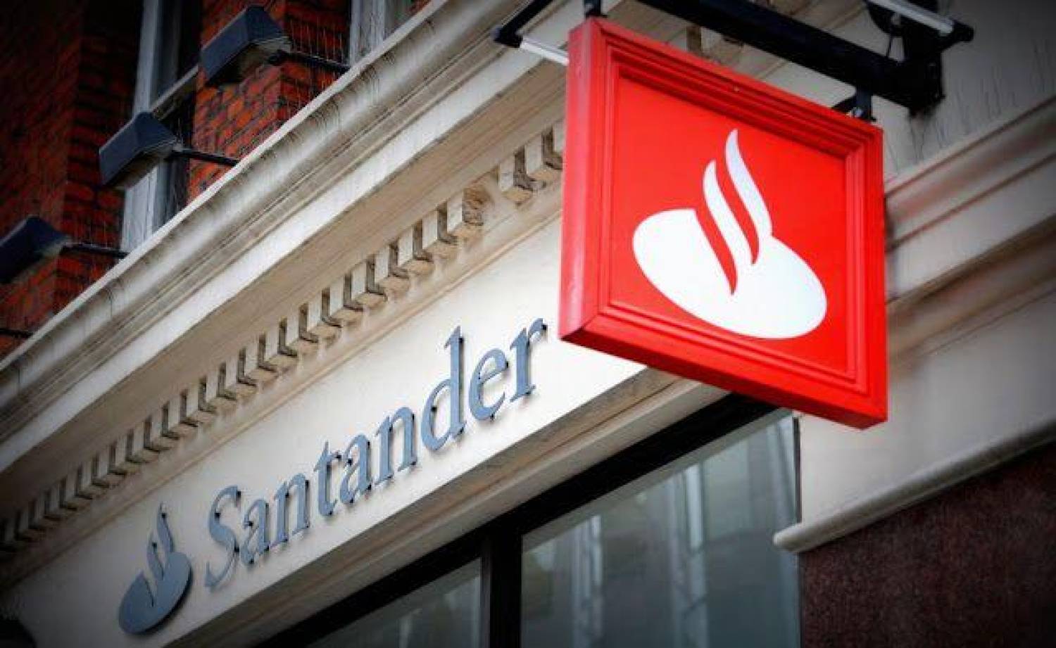 Santander é acusado por negociação irregular de dólares