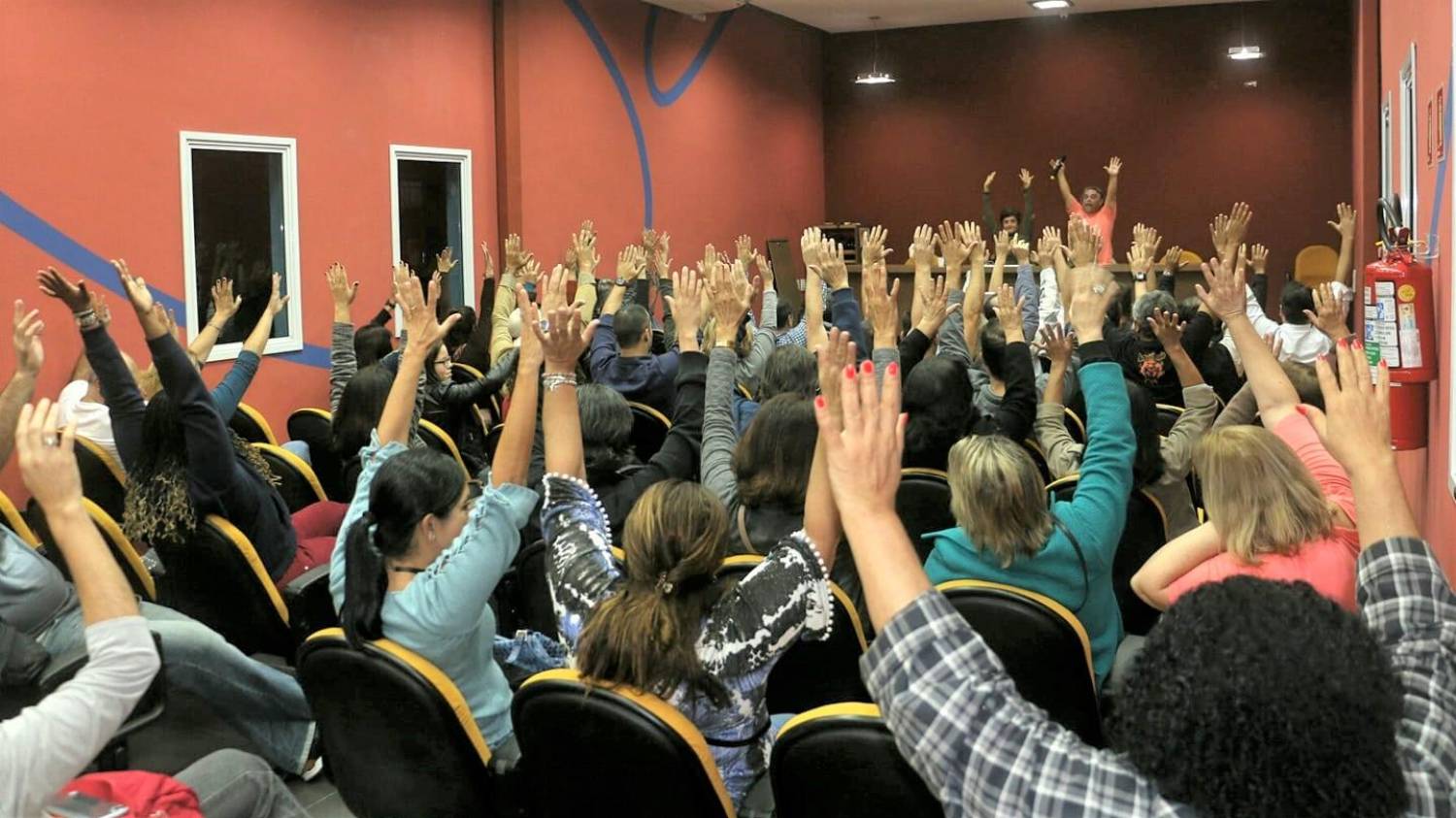 Bancários e bancárias da Baixada rejeitam proposta apresentada pela Fenaban! Bancários e bancárias da Baixada rejeitam proposta apresentada pela Fenaban!