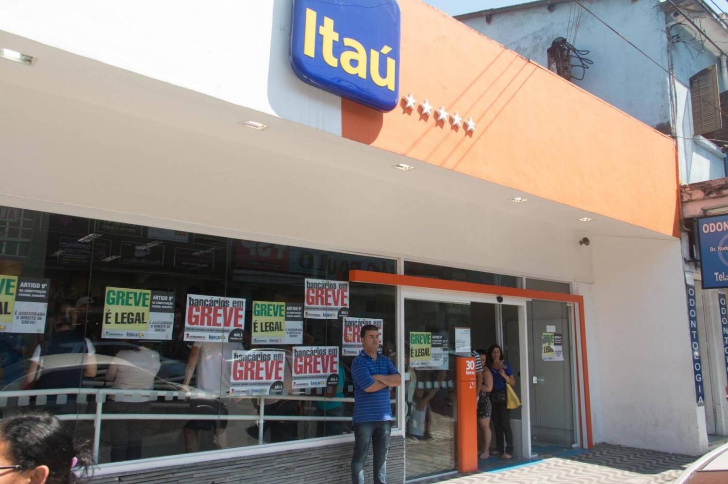 Itaú lucra R$ 12,8 bilhões no primeiro semestre e pode atender reivindicações Itaú lucra R$ 12,8 bilhões no primeiro semestre e pode atender reivindicações