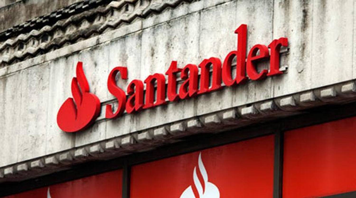 Santander é multado em 5,3 milhões de reais por infrações trabalhistas