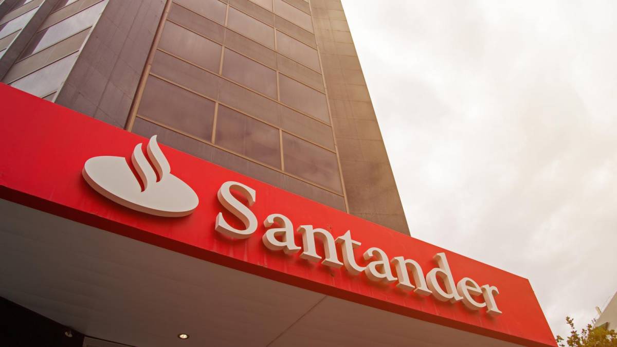 Fiscalização autua Santander em R$ 5,3 milhões por descumprir leis trabalhistas