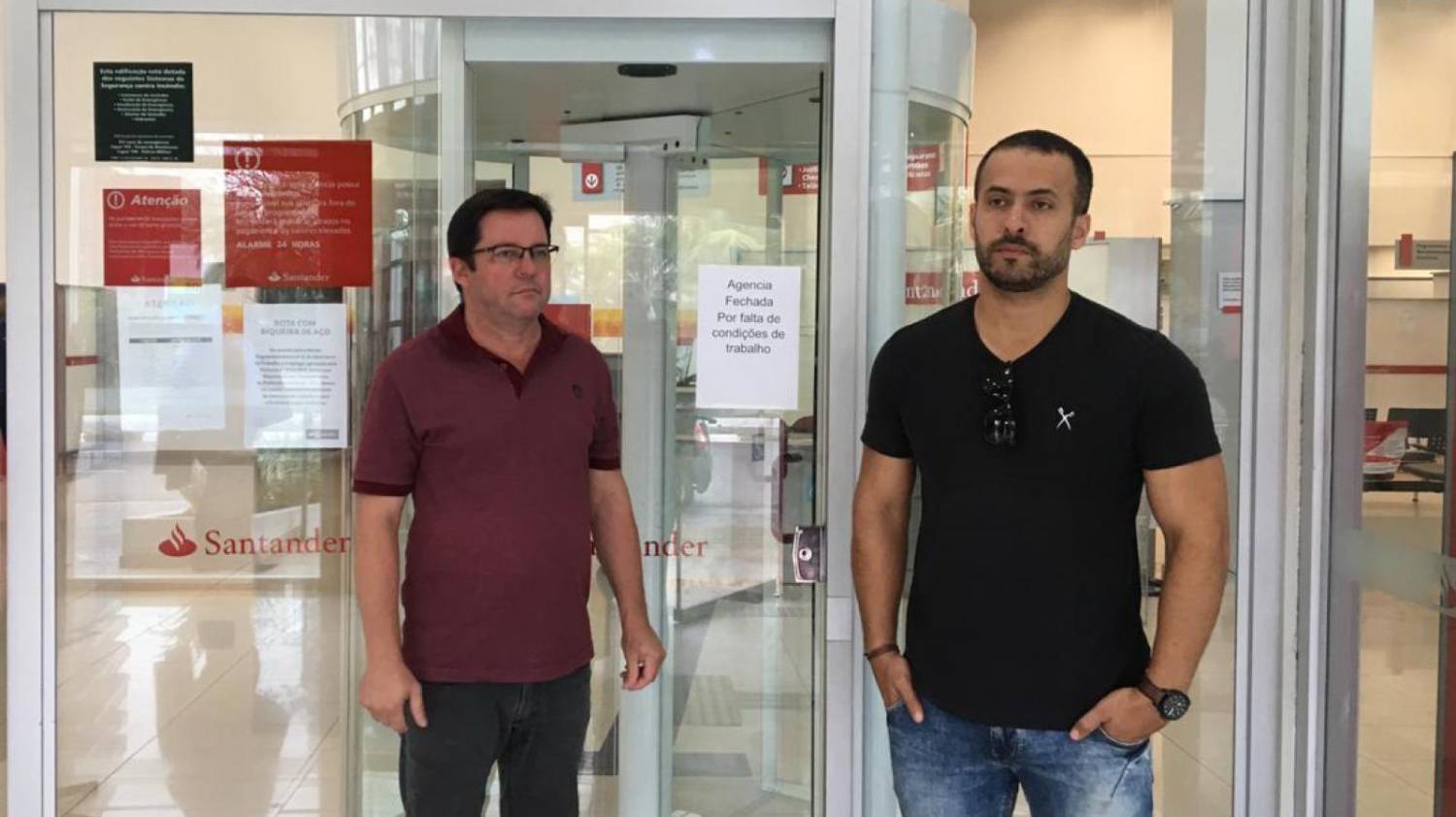 Agência Santander em Guarujá é fechada por não ter condições de trabalho