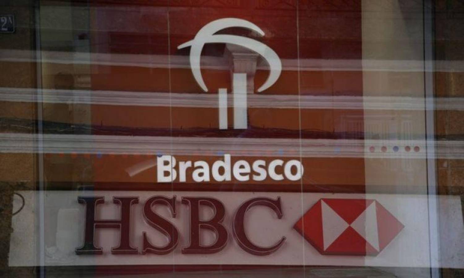Justiça condena Bradesco a indenizar Bancária lesionada e demitida