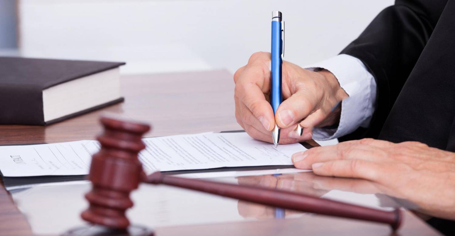 Caixa é condenada a pagar R$ 30 mil a ex-bancária por verbas trabalhistas não repassadas Caixa é condenada a pagar R$ 30 mil a ex-bancária por verbas trabalhistas não repassadas