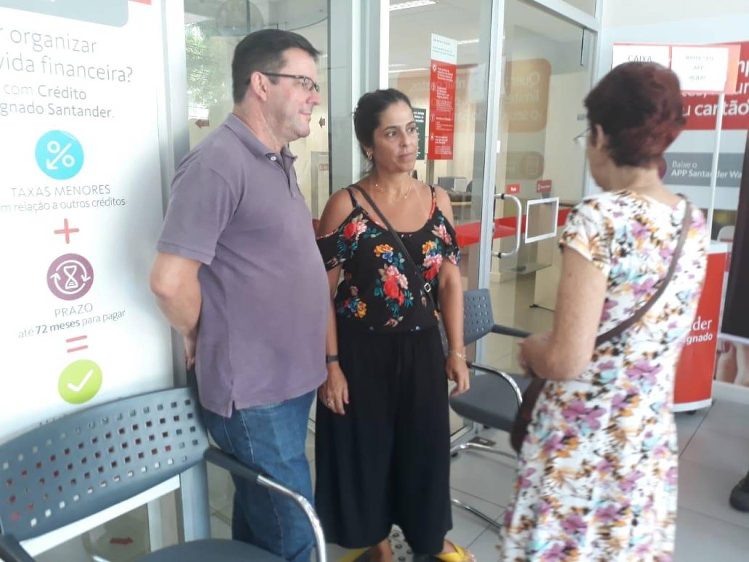 Agência do Santander com cheiro ruim e quente é fechada nesta terça, 15 Agência do Santander com cheiro ruim e quente é fechada nesta terça, 15