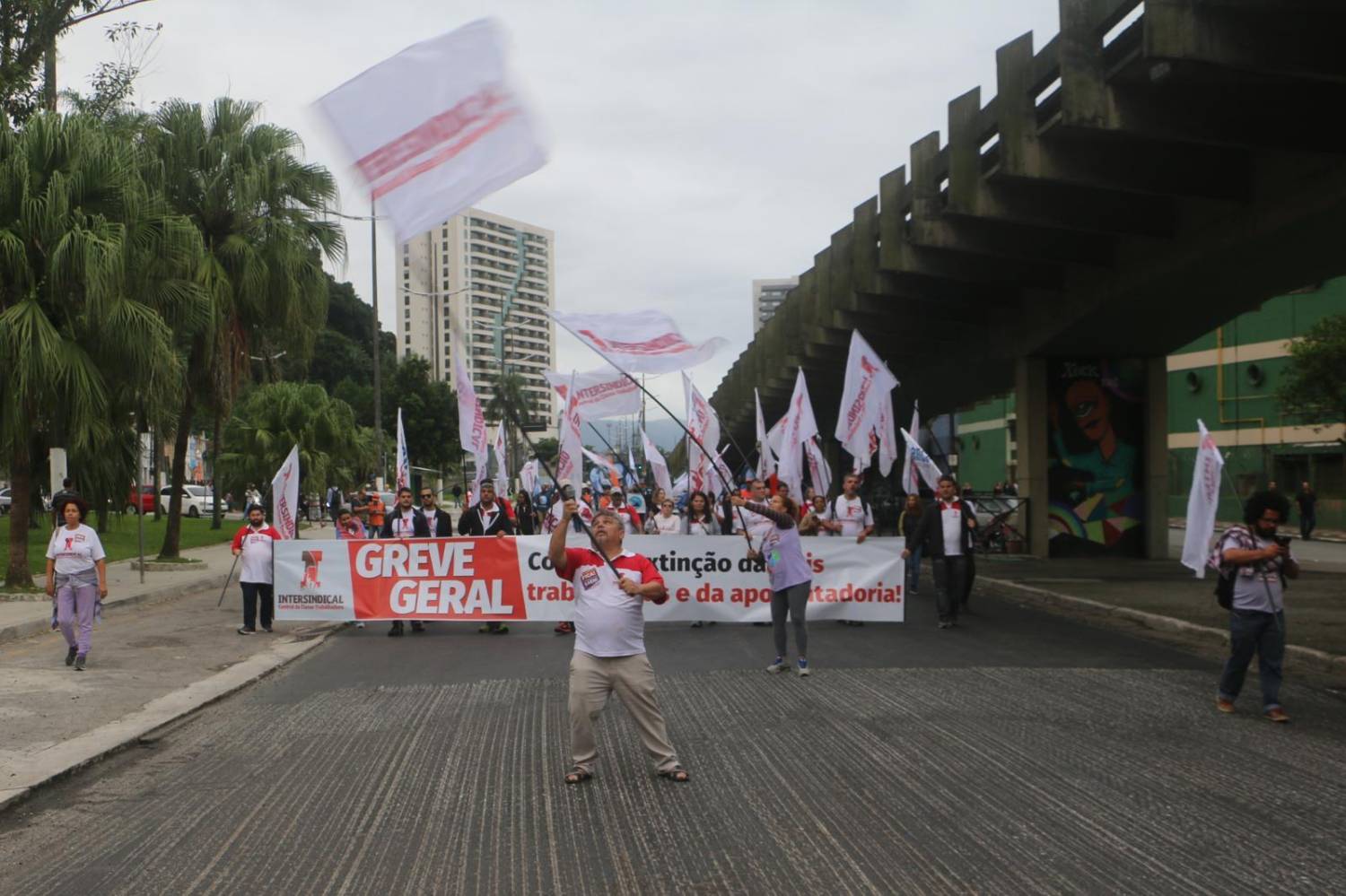 Caixa em Santos é condenada a reembolsar desconto da Greve Geral