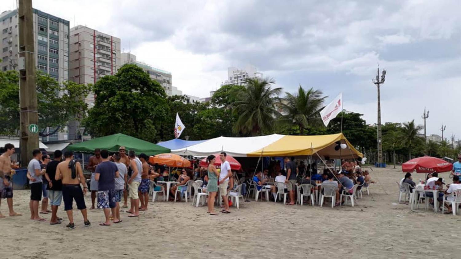 Divirta-se: Bar Cultural na praia do Embaré em Santos dia 26/01