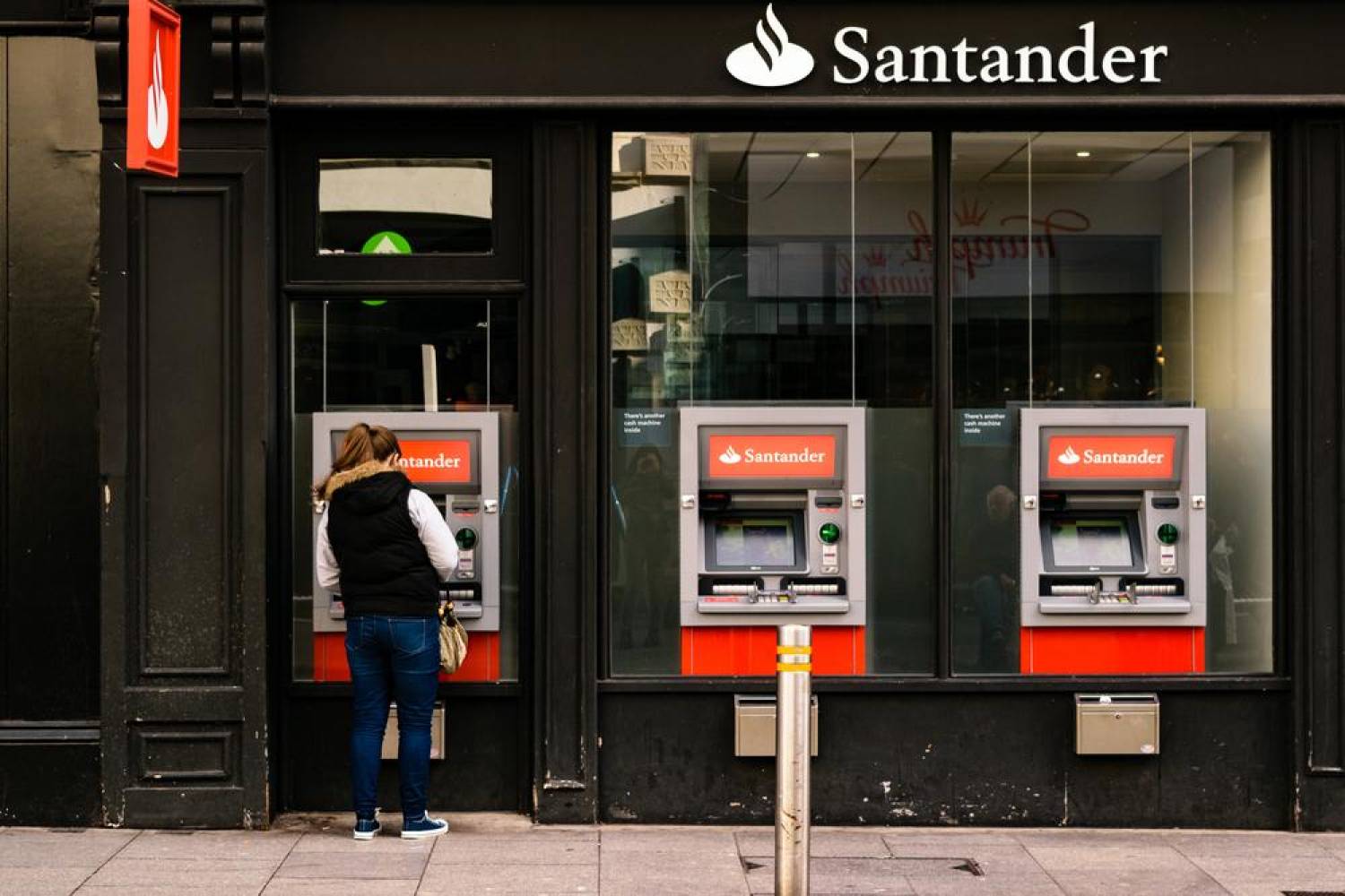 Santander fechará 20% de suas agências no Reino Unido