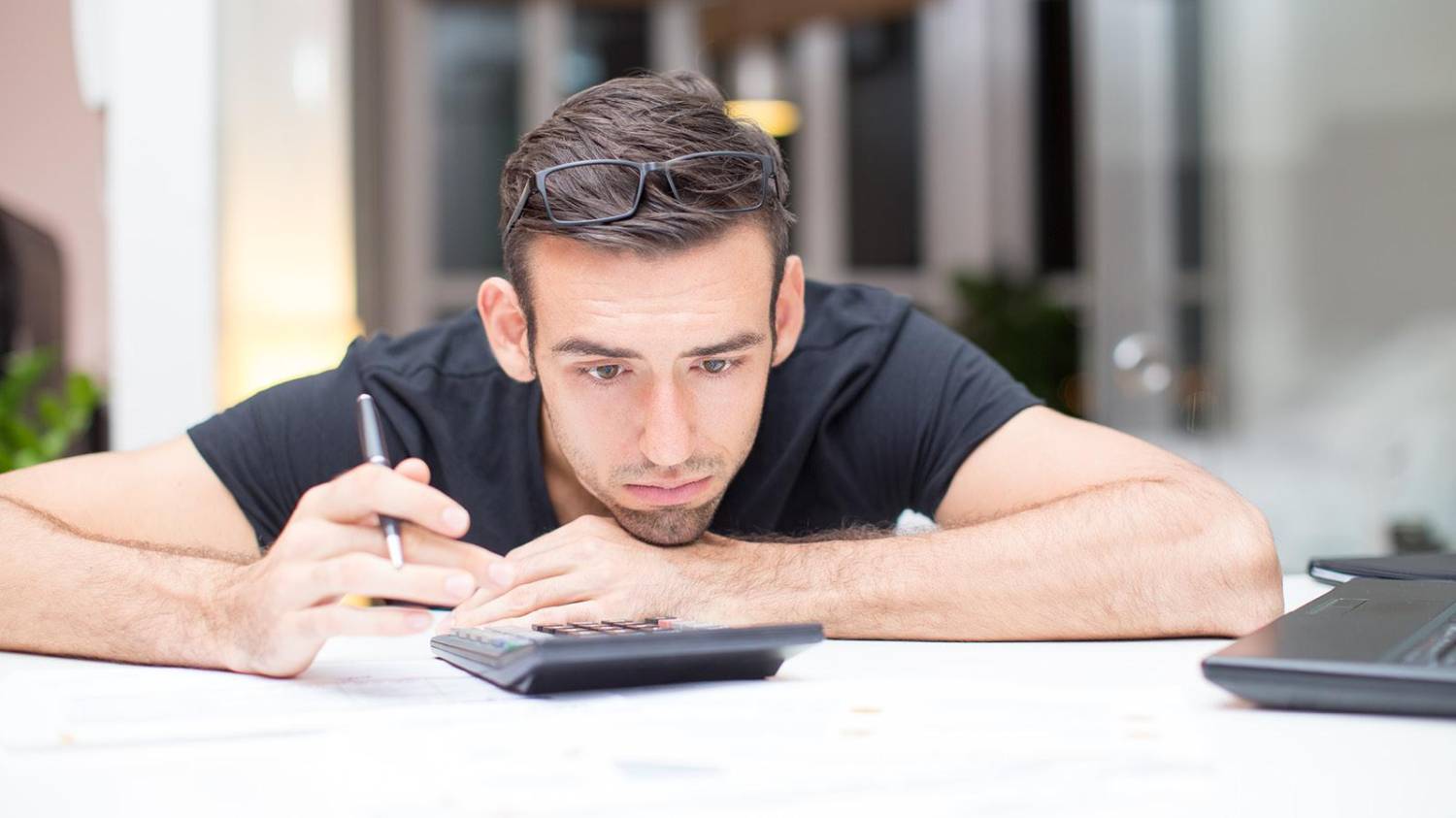 60,1% das famílias brasileiras estão endividadas e 22,9% inadimplentes 60,1% das famílias brasileiras estão endividadas e 22,9% inadimplentes