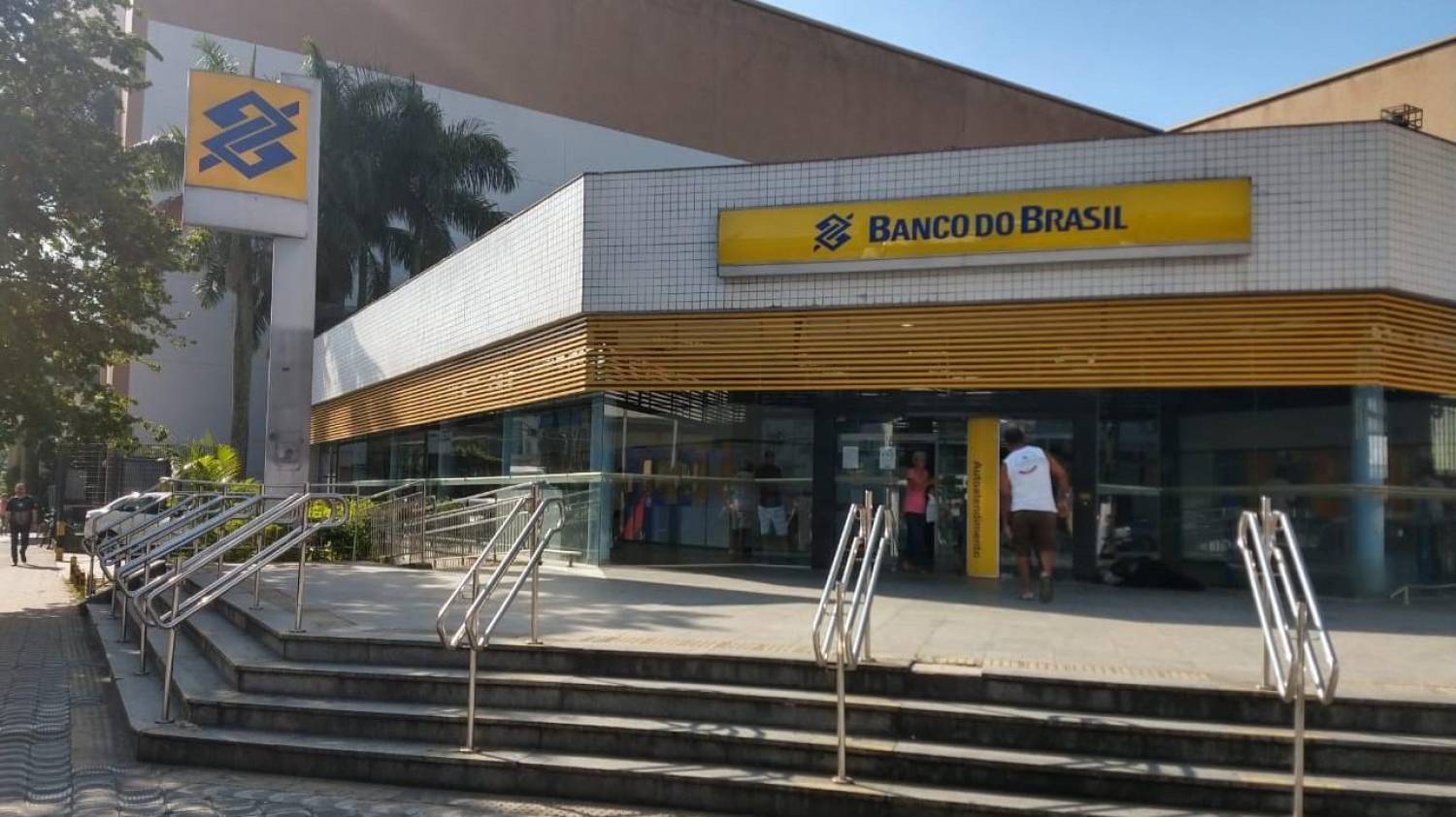 Depois de muita cobrança, BB disponibiliza banco de horas para funcionários Depois de muita cobrança, BB disponibiliza banco de horas para funcionários