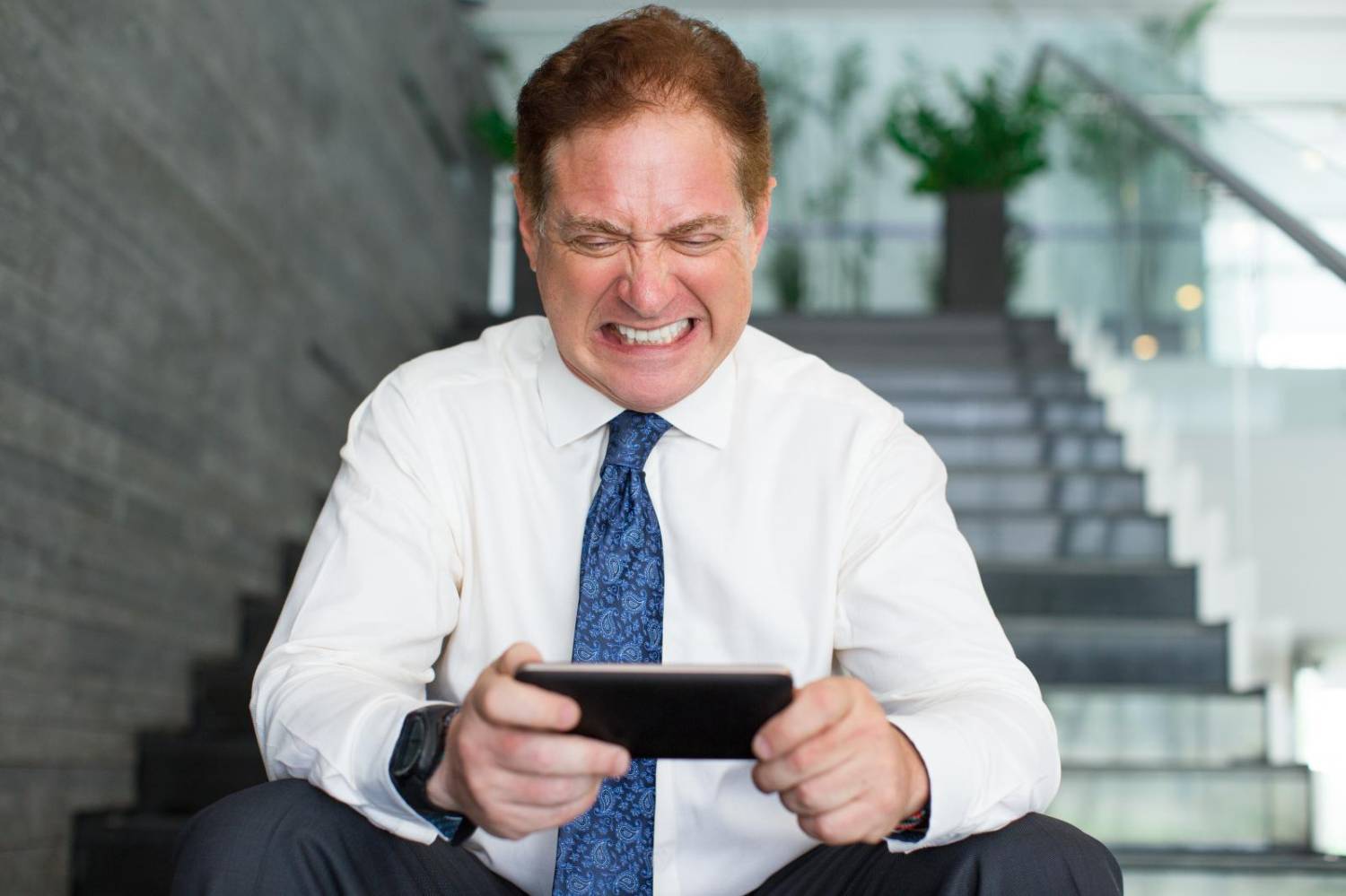 Empregado acionado por Whatsapp fora do expediente receberá horas extras Empregado acionado por Whatsapp fora do expediente receberá horas extras