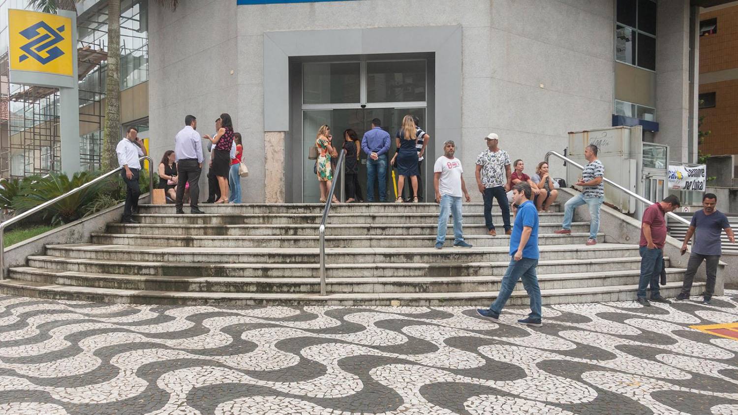 Sindicato paralisa duas agências do BB contra descomissionamentos Sindicato paralisa duas agências do BB contra descomissionamentos