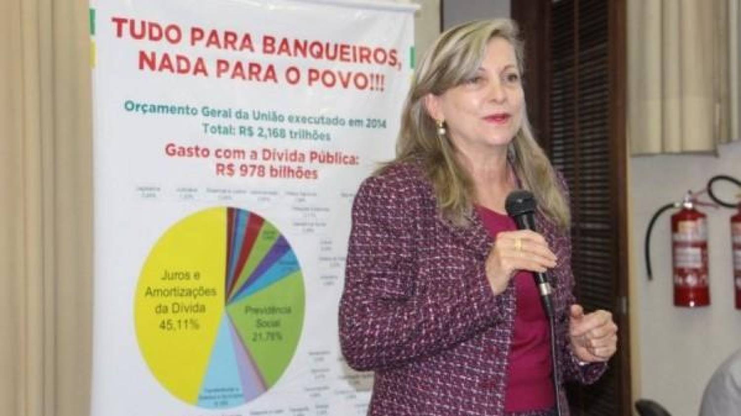 Em vez de atacar a Previdência, governo deveria parar de remunerar caixa dos bancos Em vez de atacar a Previdência, governo deveria parar de remunerar caixa dos bancos